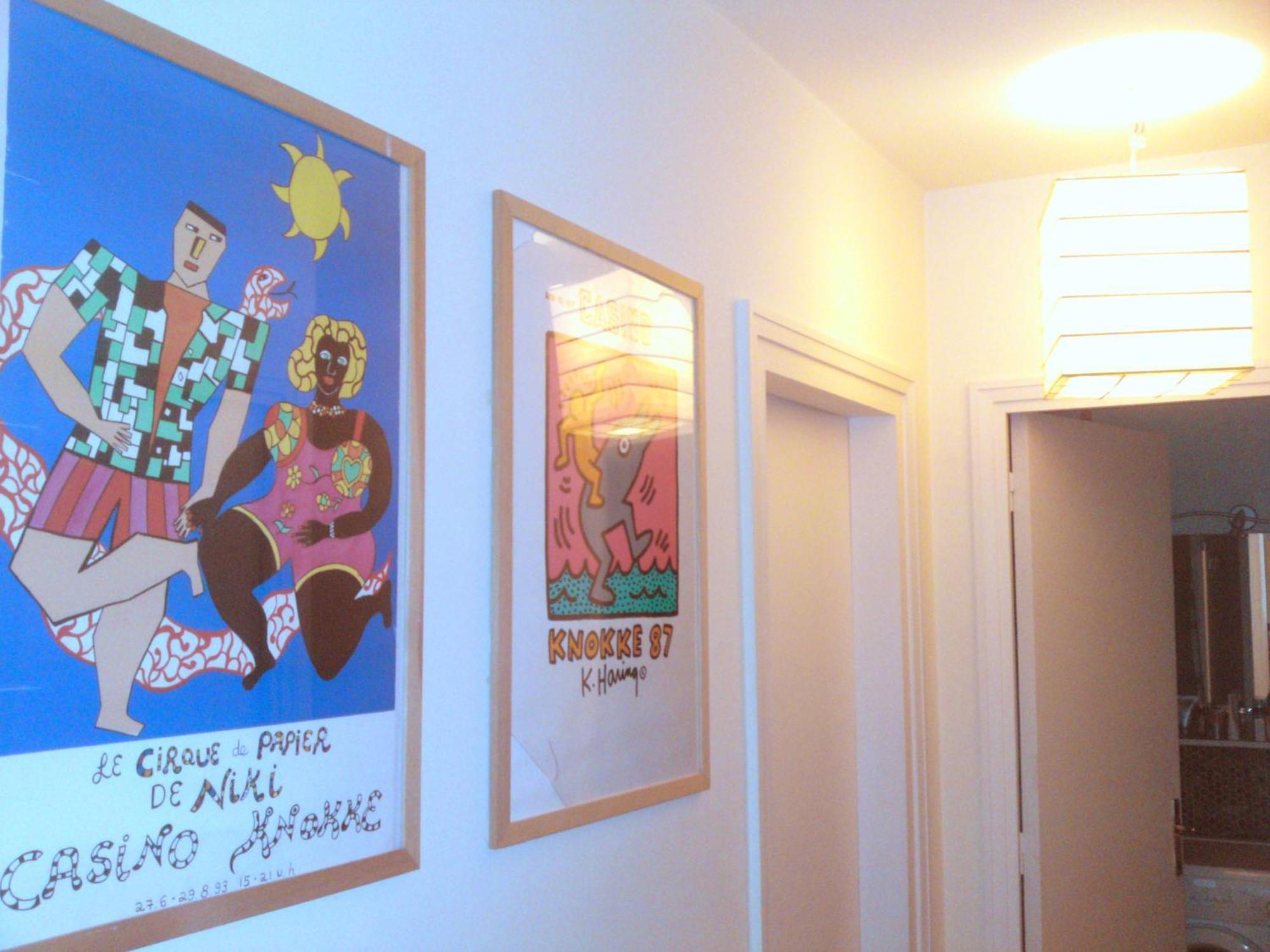 Quiet Bedroom, Comfy King Size Bed, Shared Bathroom, Center Homestay Paris